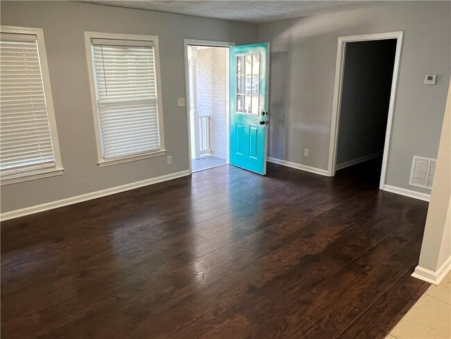 Photo - 420 Lockridge Ln