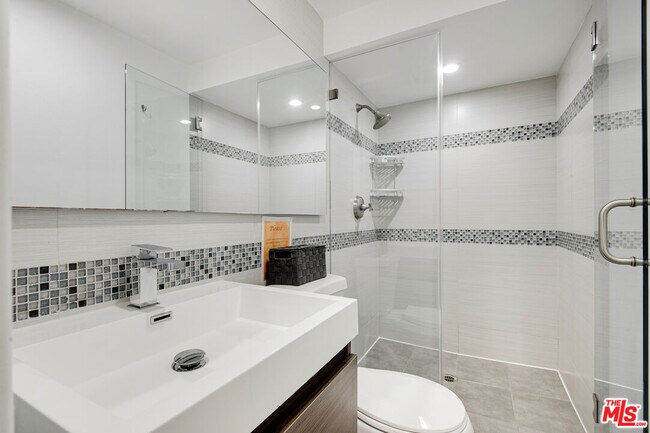 508 Kings Rd Unit 5