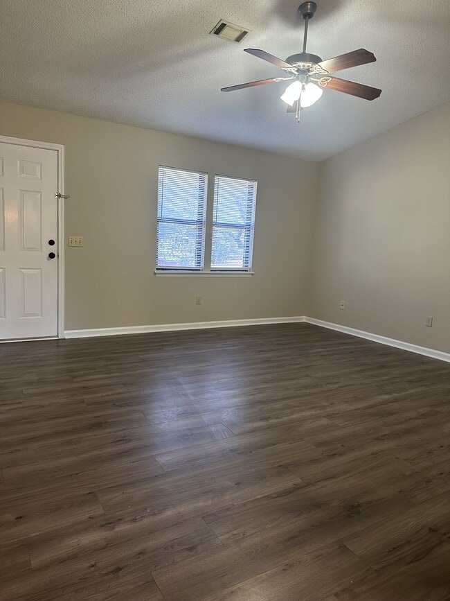 Photo - 1428 Central Ln