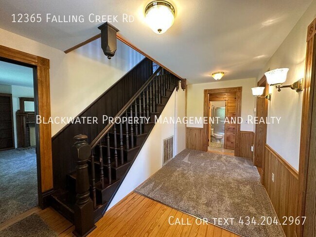 Photo - Farm House in Bedford County near Huddleston