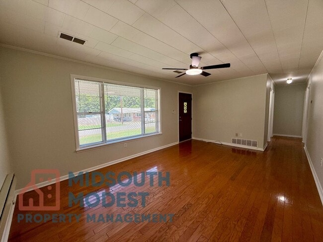Photo - 211 Tech St