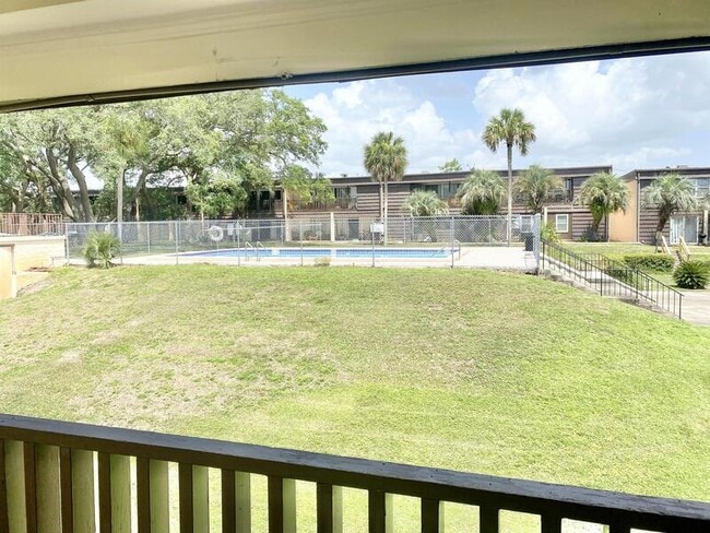 Photo - 405 Marshall Ct