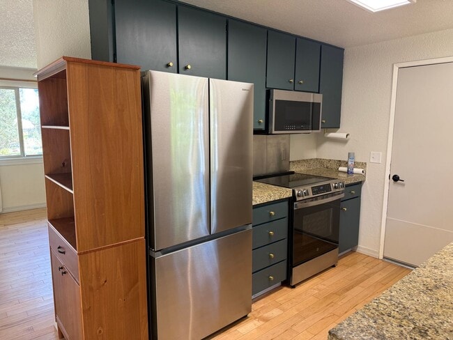Photo - Beautiful 3 Bed/1 Bath Home with Large and Fenced Backyard - SE Bend
