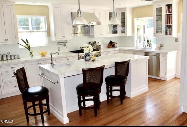 Building Photo - 807 N Doheny Dr Rental