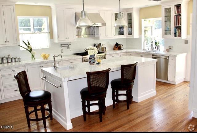 Building Photo - 807 N Doheny Dr Rental