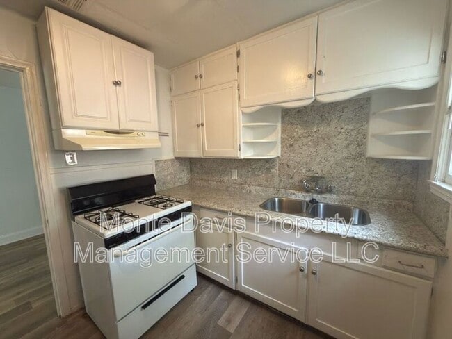 Photo - 3300 Robinson Ave Unit B