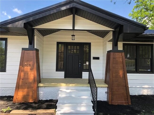 Building Photo - 816 Grandview Ave