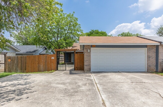 Building Photo - 1366 Bayou Dr