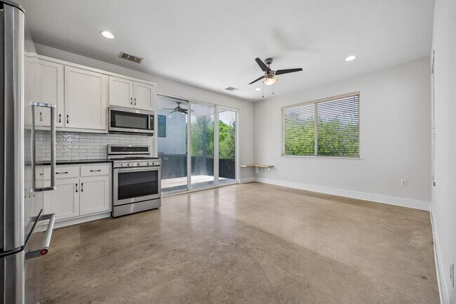 Photo - 1182 Ridgeway Dr