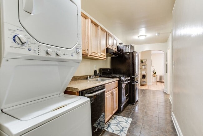 Building Photo - 928 19th St NE Unit 1 Rental