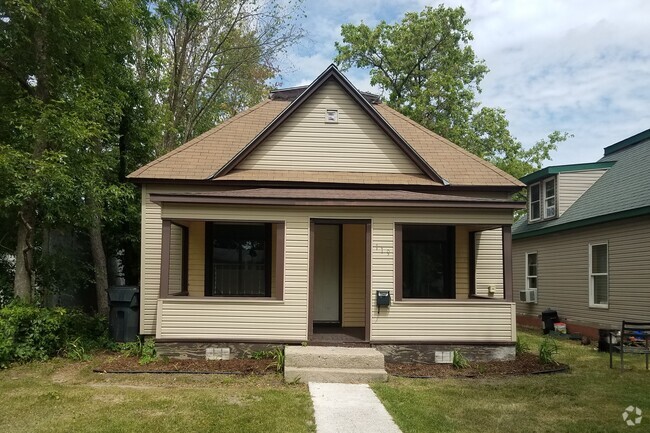 Building Photo - 119 12th St NW Rental