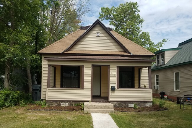 Photo - 119 12th St NW House