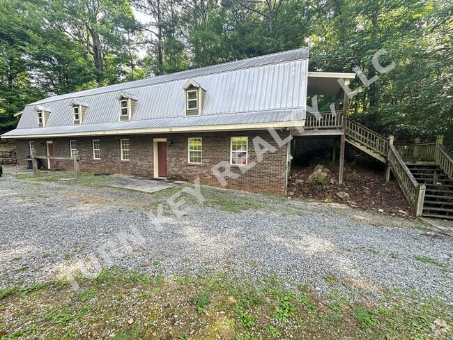Building Photo - 110 Clay Dr Unit 110 Clay Drive- Apartment 3
