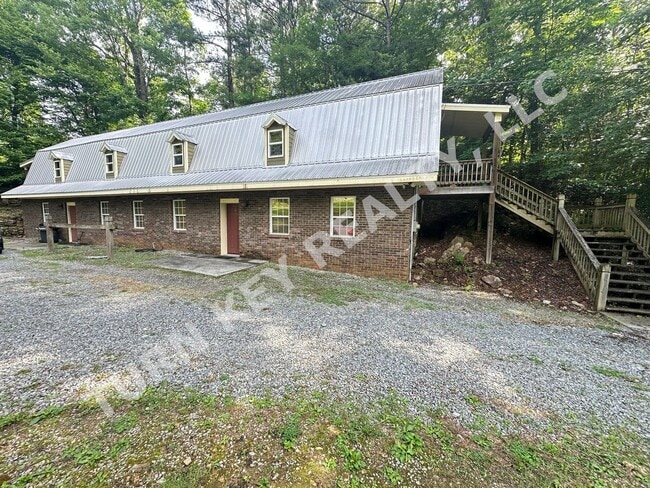 Building Photo - 110 Clay Dr Unit 110 Clay Drive- Apartment 3