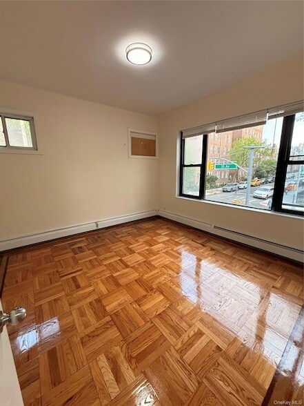 Photo - 71-19 35th Ave