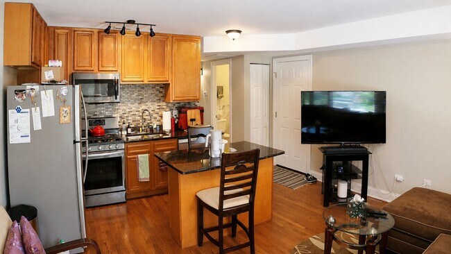 Building Photo - 1343 W Winona St Unit 2E