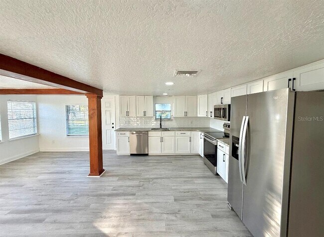 Photo - 715 E Silver Star Rd