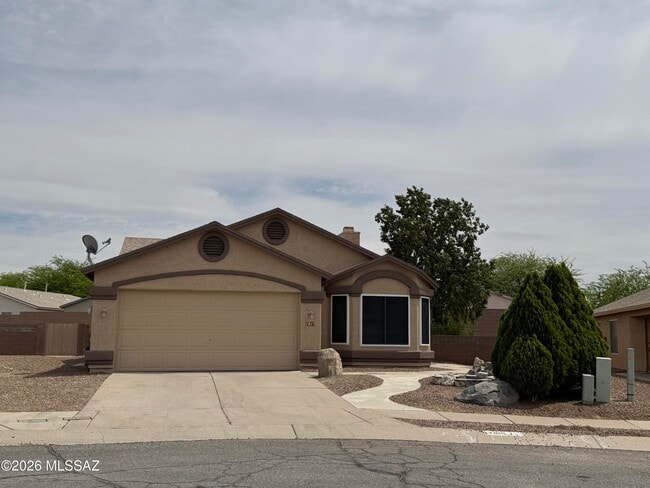 Building Photo - 7815 S Wild Primrose Ave