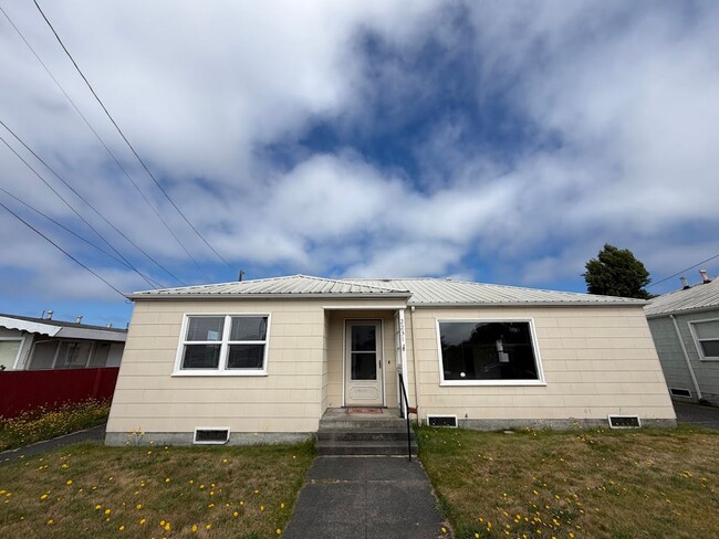 Building Photo - Charming, pet-friendly 3-bedroom, 1-bath affordable home