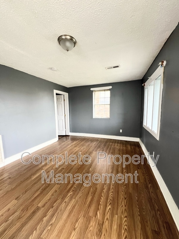 Photo - 1117 42nd Pl N