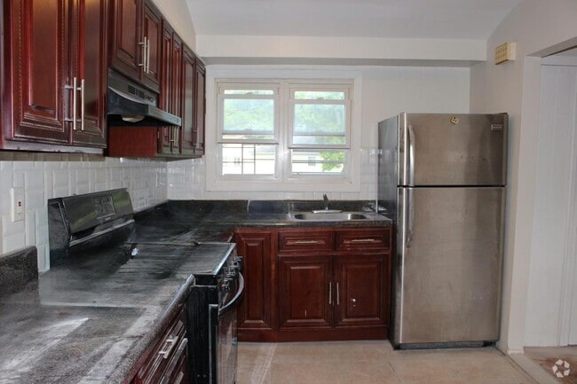 Building Photo - 135-33 Cheney St Rental
