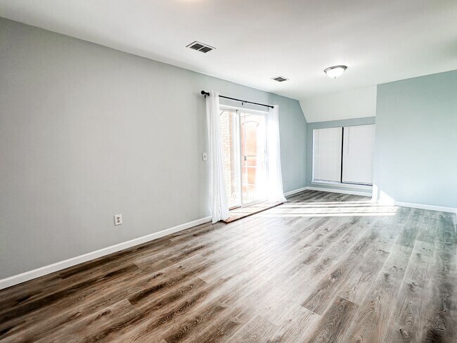 Photo - Renovated townhome in Great Alpharetta location