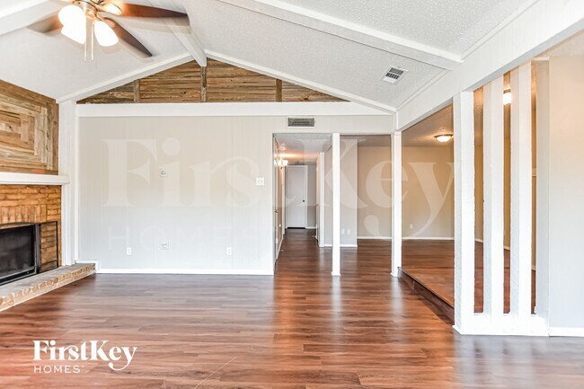 Photo - 710 Ravencroft Dr