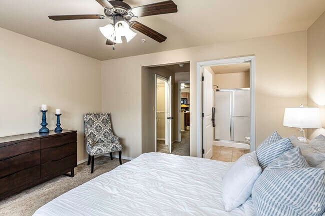 2BR, 2BA - 1162SF