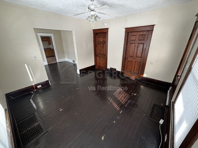 Photo - 737 6th St NW