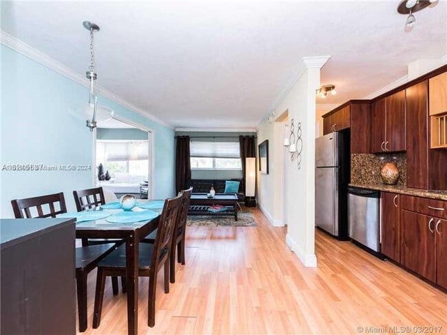 Photo - 1881 Washington Ave