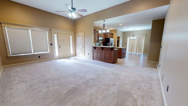 Building Photo - Townhome in Savannah schools!