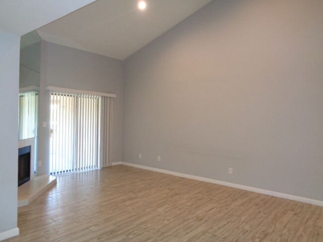 Photo - Spacious condo in Scottsdale-close to Scot... Unit 202