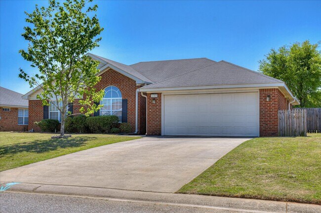 Photo - 207 Taylor Cir