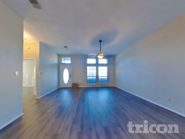 Photo - 992 Mauve Dr