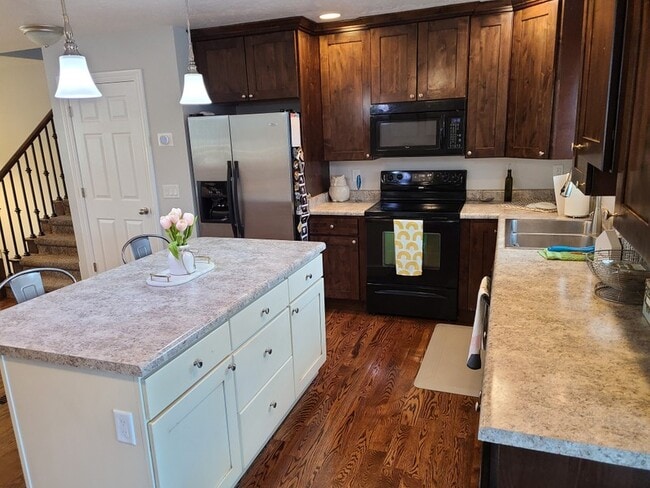 Photo - 937 N 900 W