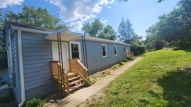 Building Photo - 223 Jefferson Ave Unit 223