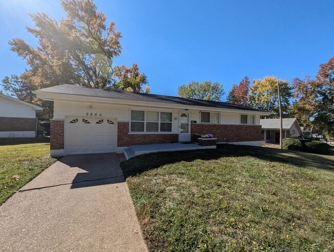 Building Photo - Lawnview Vista