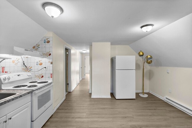 Photo - 141 Crown St Unit 3