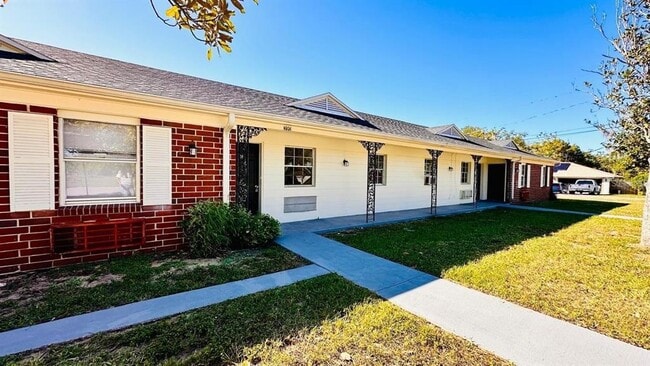 Building Photo - 390 W Haines Blvd Unit 8 Rental