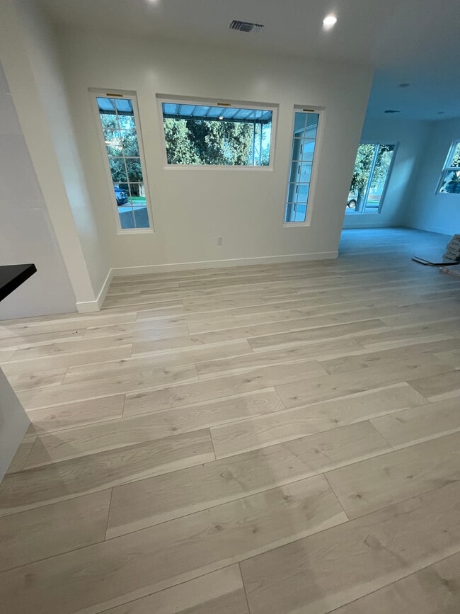 Photo - 1049 Davis Ave