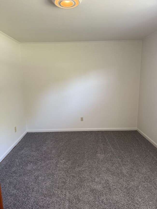 Photo - Adorable Duplex with New Flooring! - Lawncare Included!