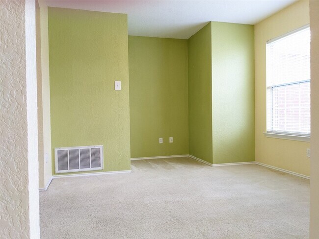 Photo - 17518 Wiseman Dr