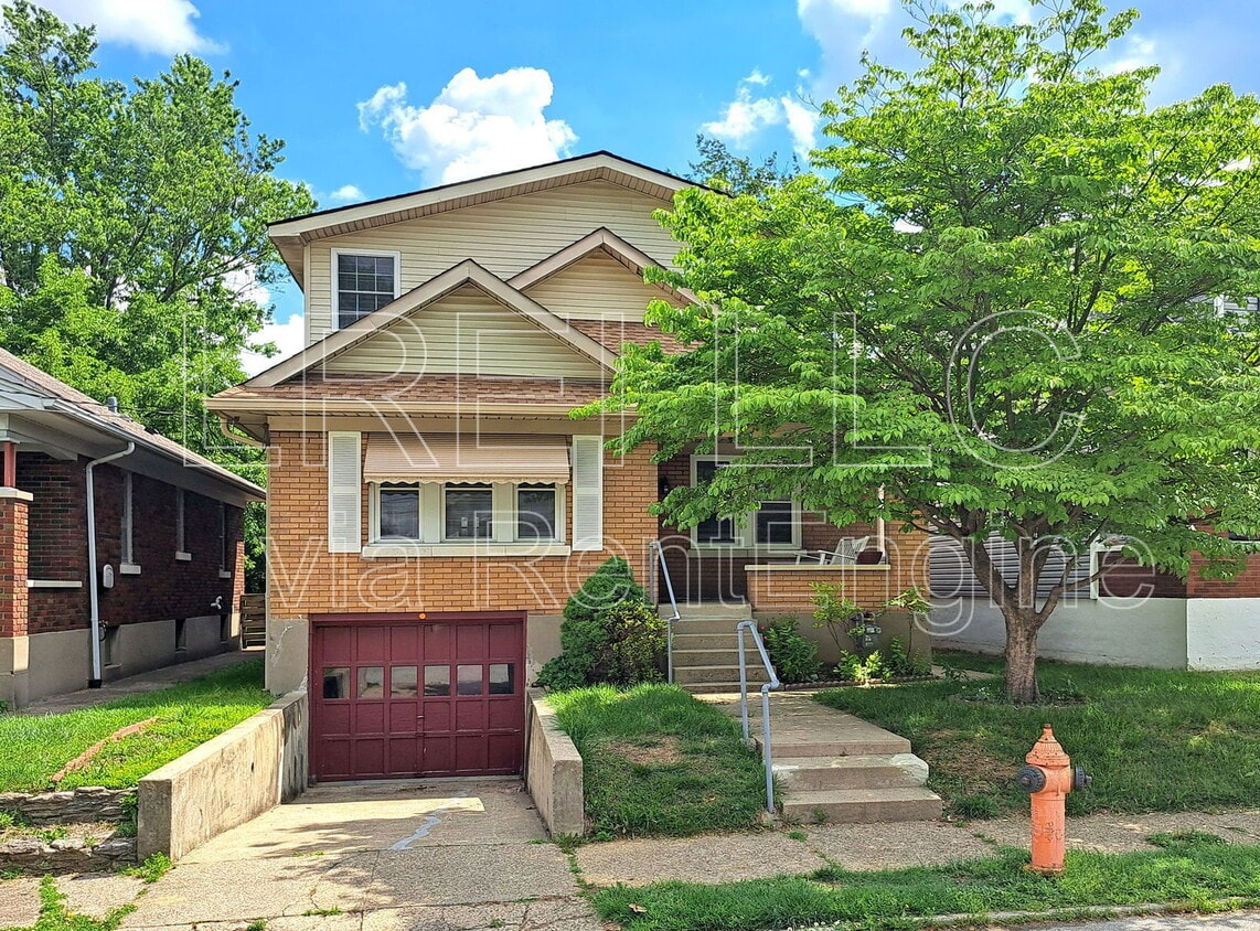 Photo - 2347 Lansdowne Ave