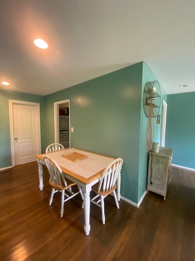 Photo - 2863 Norwood Blvd