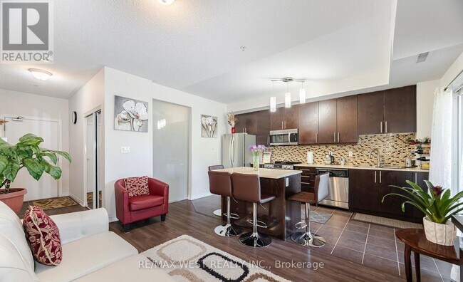 Photo - 570 Lolita Gardens Unit 209