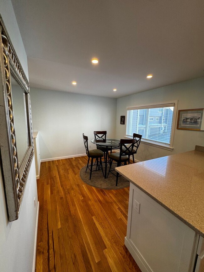 Photo - Well maintained and updated townhouse for lease in sought after Chelmsford Village