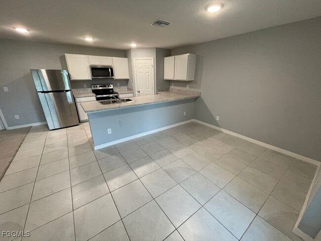 Photo - 3108 64th St W