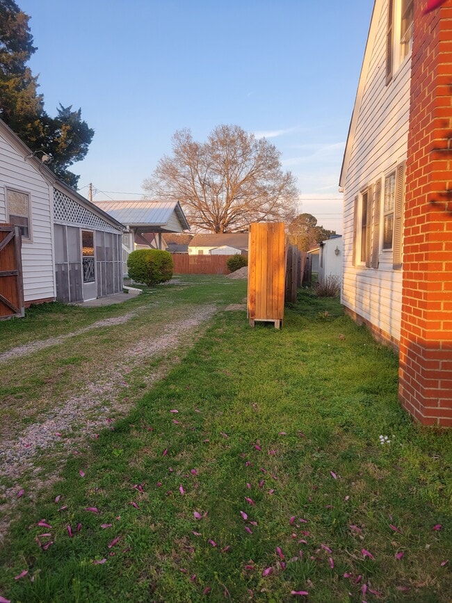 Photo - 206 N McCaskey Rd