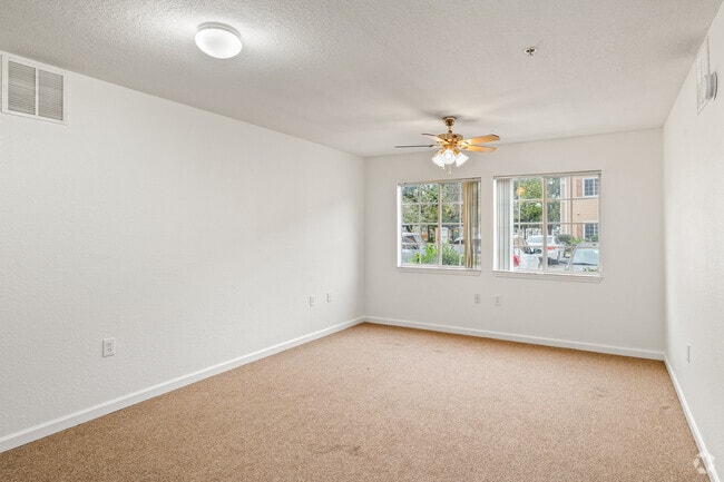 2BR, 2BA - 908SF - Living Room