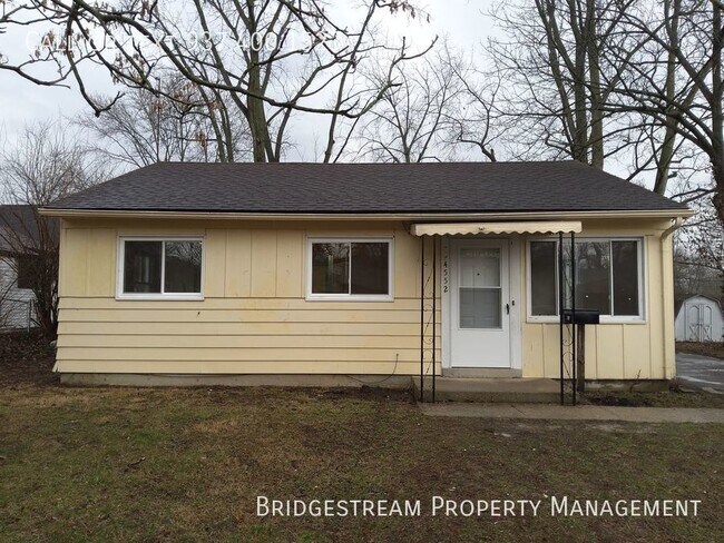 Nice 3 bedroom, 1 bath home with 2 car det... - Nice 3 bedroom, 1 bath home with 2 car det...